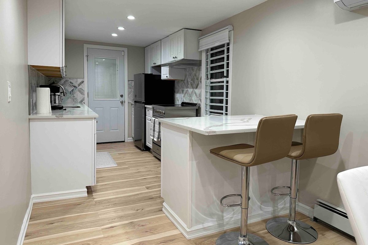 Spacious 3BR Detach house w/Parking in Quiet area gallery image 3