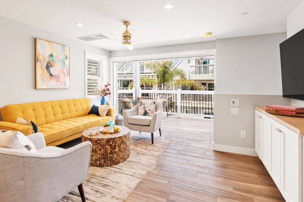 Designer Beach House | AC | Attached Garage gallery image 4