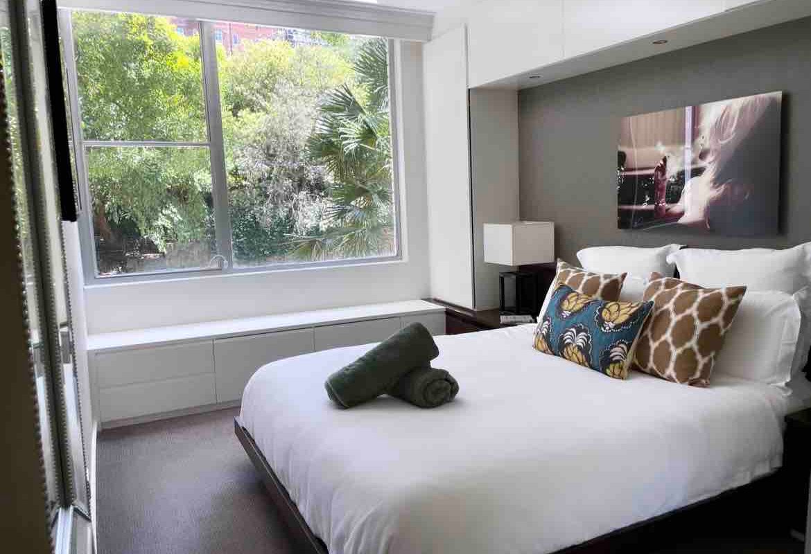 Stylish Harbourside Apartment in Elizabeth Bay gallery image 5