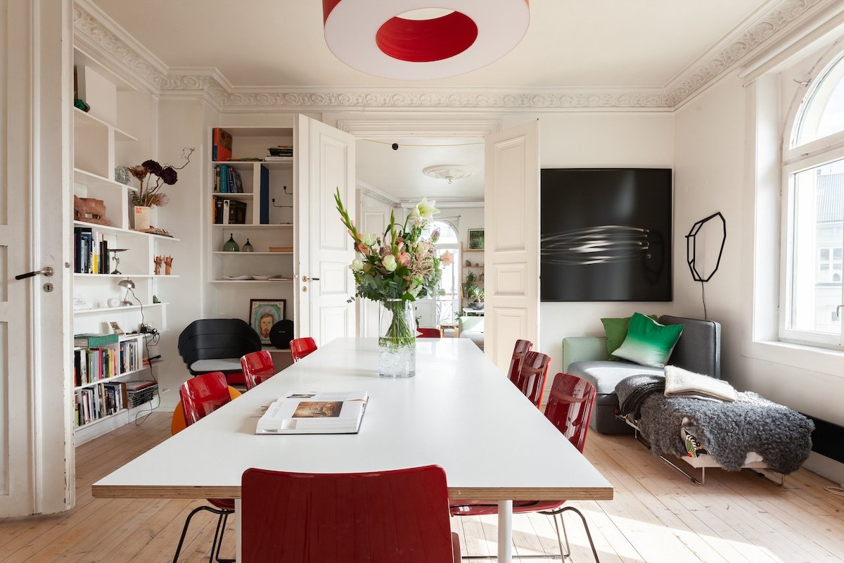 Beautiful 135 sqm. Fin de siècle apartment gallery image 2