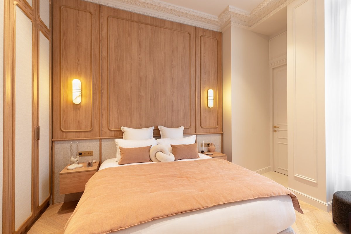 An Exceptional 3-BR/3Ba with Services – Louvre gallery image 5