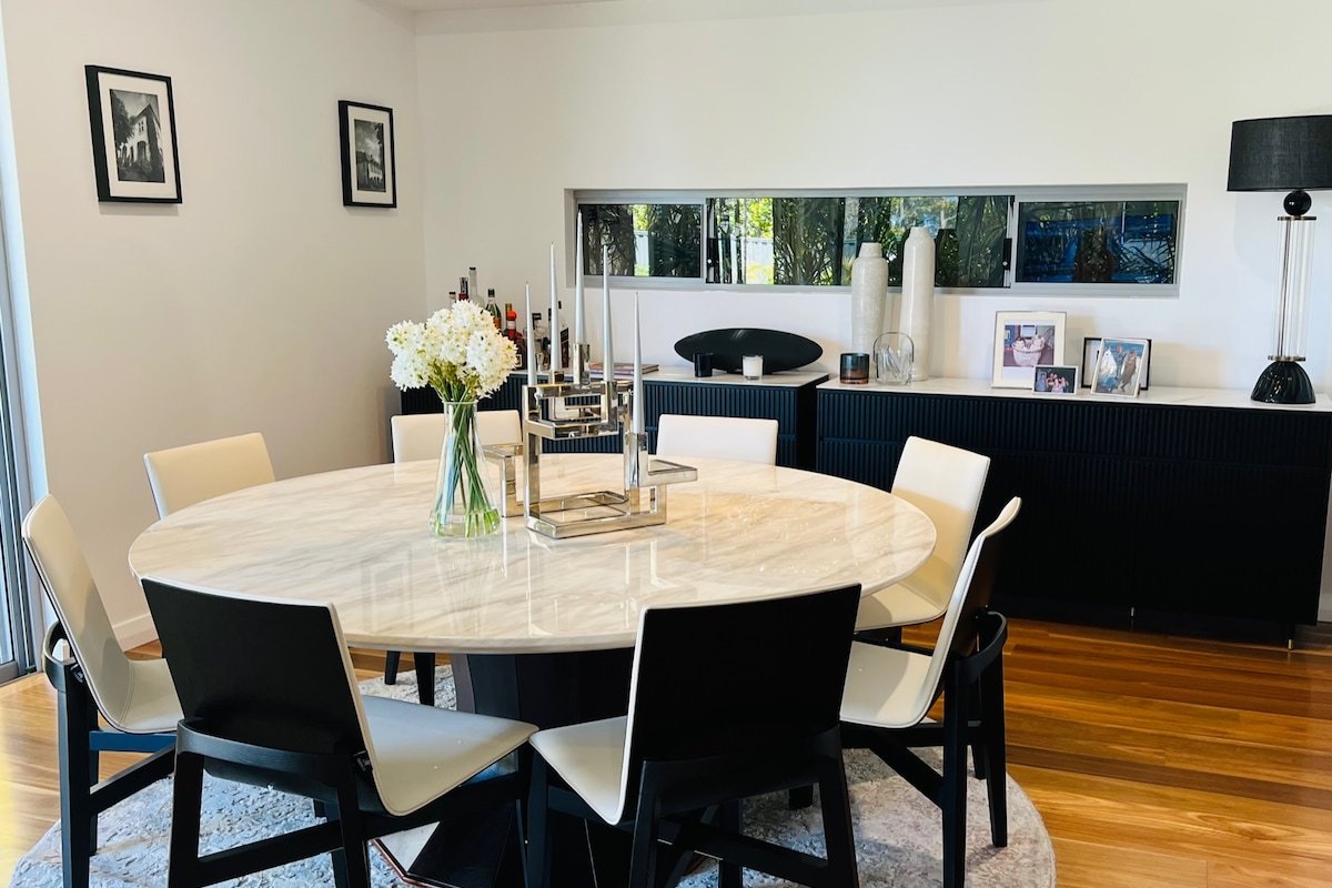 MiaMia : Ultra Modern Home with Pool & Courtyard gallery image 5