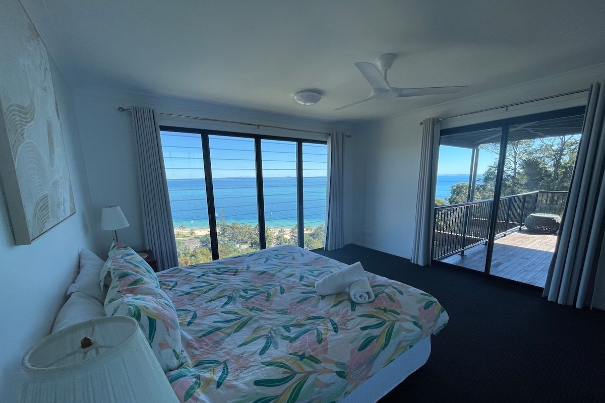 Bayview Breeze – Hilltop House with Amazing Views gallery image 5