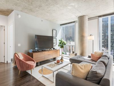 Designer Combo: The Loop 2x 3BR, Group Stay, Views