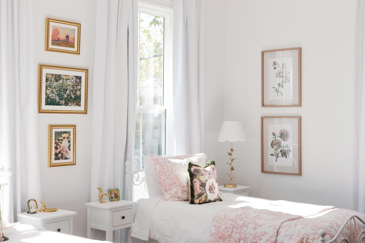 Luxury Vintage Victorian! 10 Beds, 8 min-DT, Pets gallery image 3