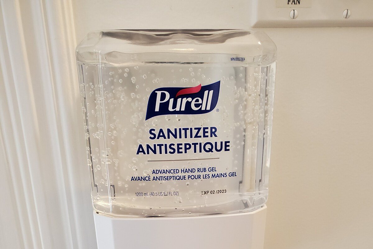 Beautiful Modern Home, Heart of Bayview Village gallery image 3