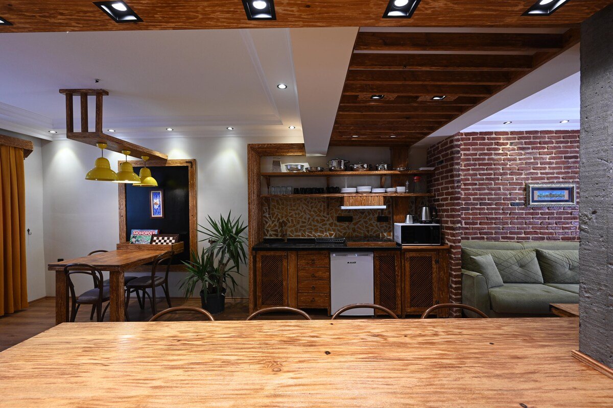 Historic Luxury Dubleks -Jacuzzi & Private Cinema gallery image 2