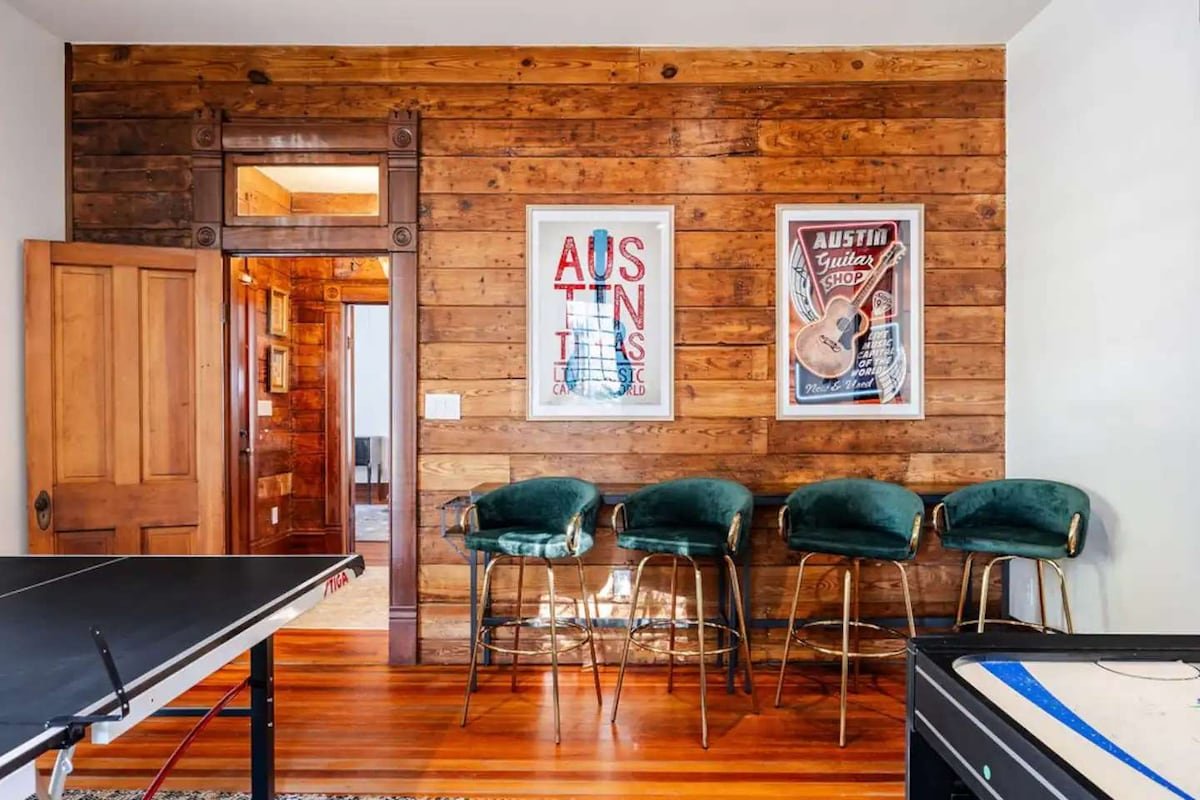 Charming 5 Bedroom Home in Austin gallery image 3