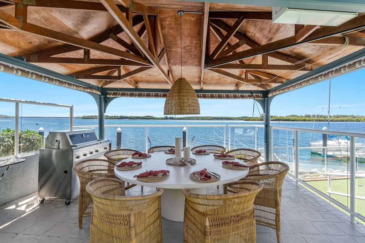 Salty Dayz | Designer Waterfront gallery image 2