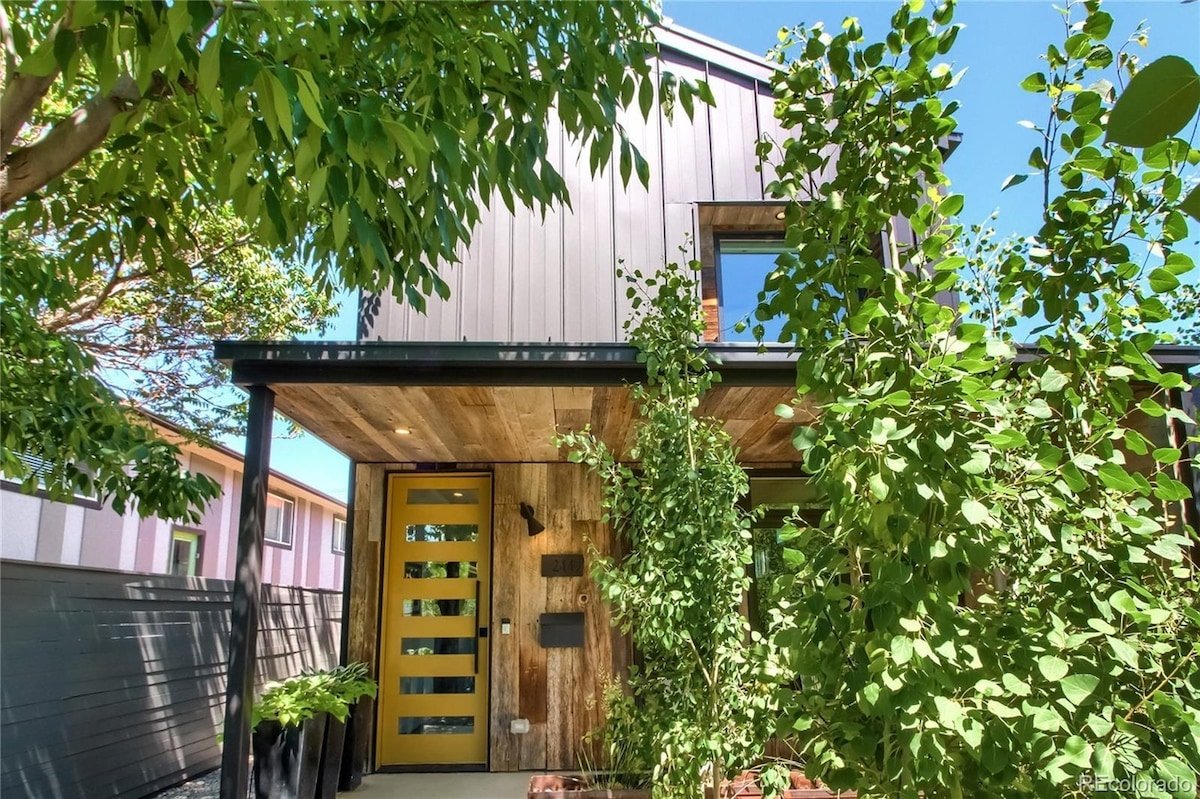 Incredible 4BR in Denver’s RiNO! w/ Hot Tub gallery image 4