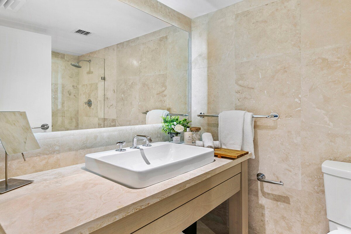 Luxurious Private Condo at 1 Hotel & Homes -945 gallery image 2