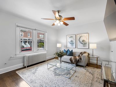 Lovely 2 BDRM pvt parking and no cleaning fee!