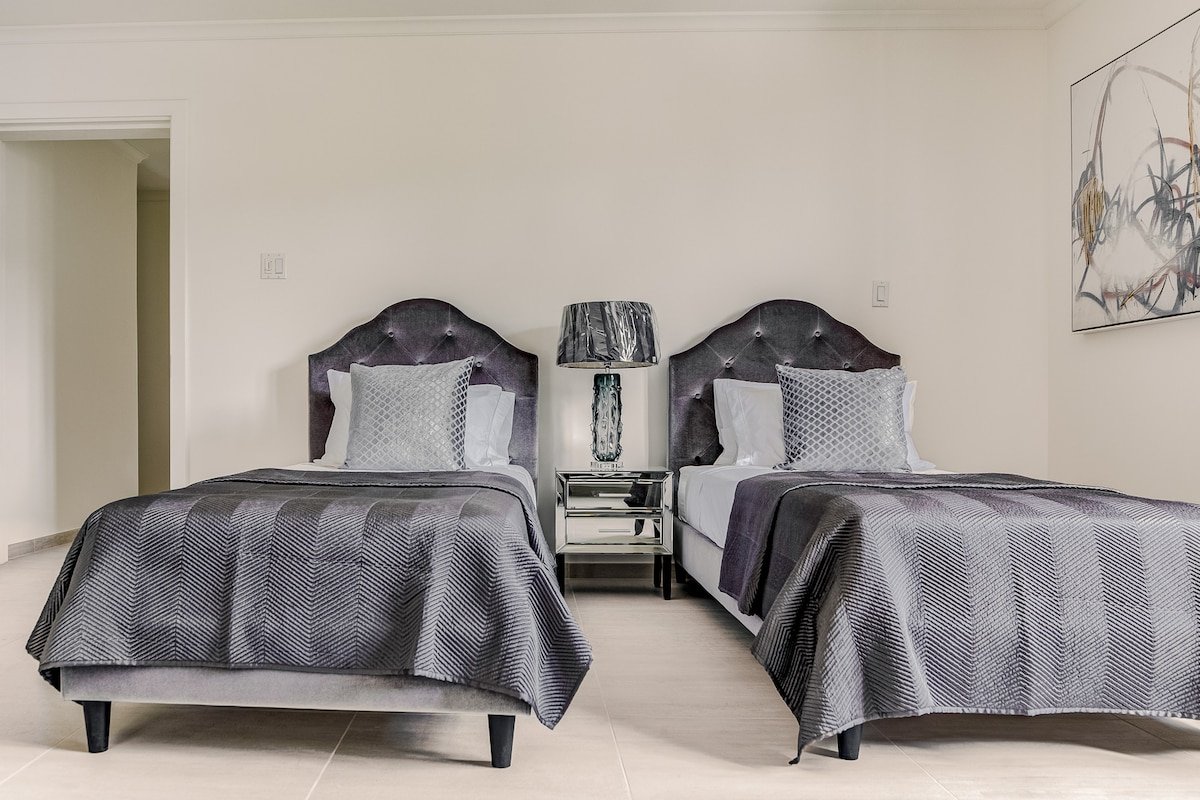 The One at The St. James gallery image 5