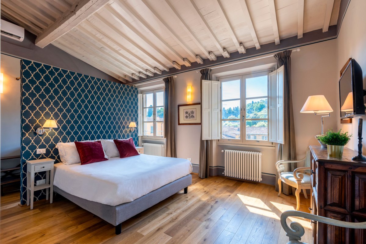 Florence Center 4BR Apt with Piazza Views. Pitti I