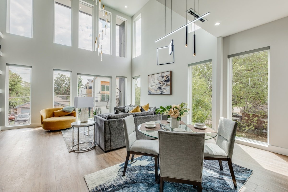 Newly Built 4 BR 4 Bath Home W/ Rooftop + Grill! gallery image 5