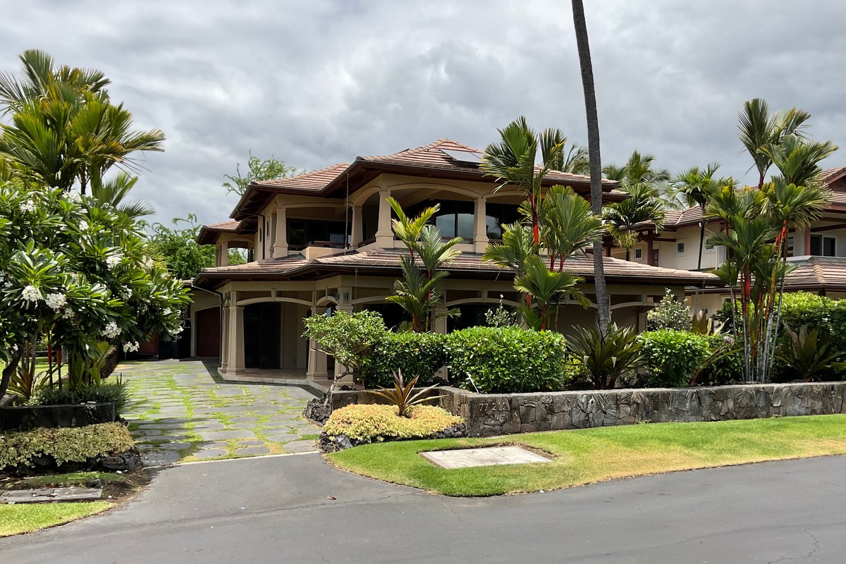 Amazing Oceanfront Estate close to Magic Beach