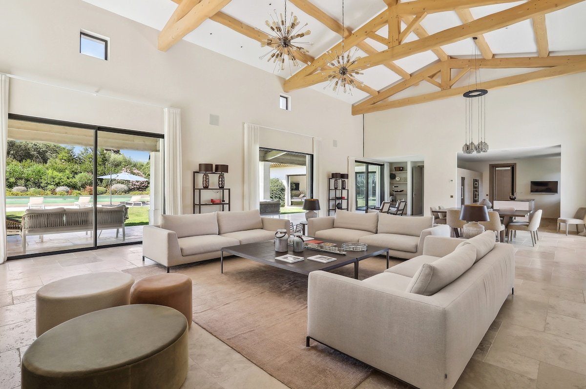 Pré des salins 7 suites 14 Pax Villa in St Tropez gallery image 2