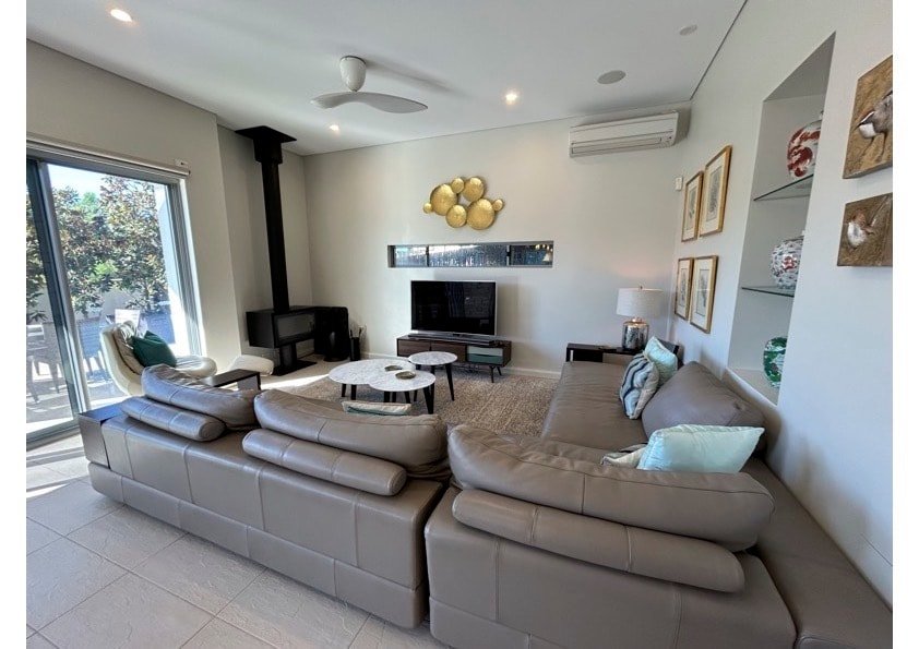 Fragrant Harbour – pool, log fire & ocean views! gallery image 4