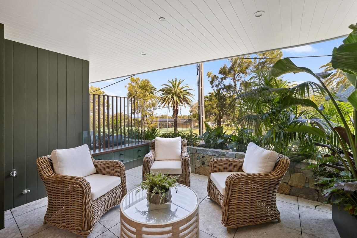 Designer 3 bed 2 bath opp Long Reef Golf & Tennis gallery image 2