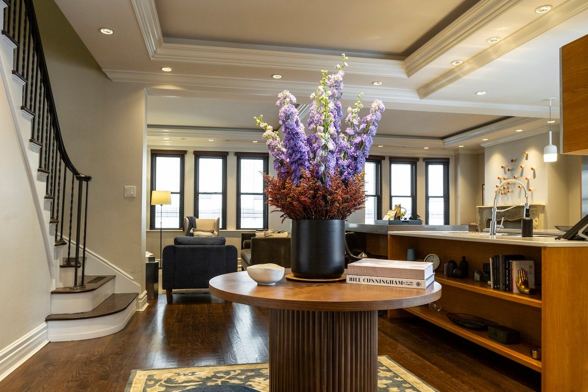 Luxury 3BR Duplex in Prime Location gallery image 5