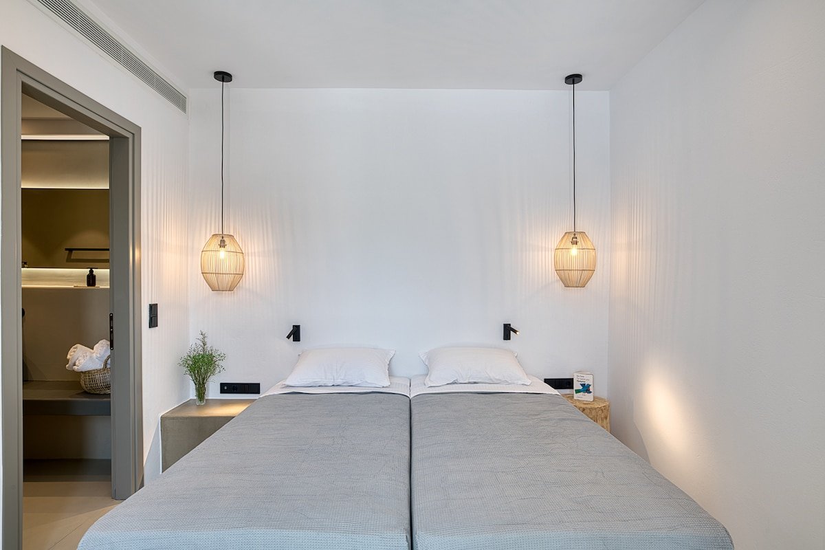 Clementina Paros – Apartment with Garden View gallery image 5