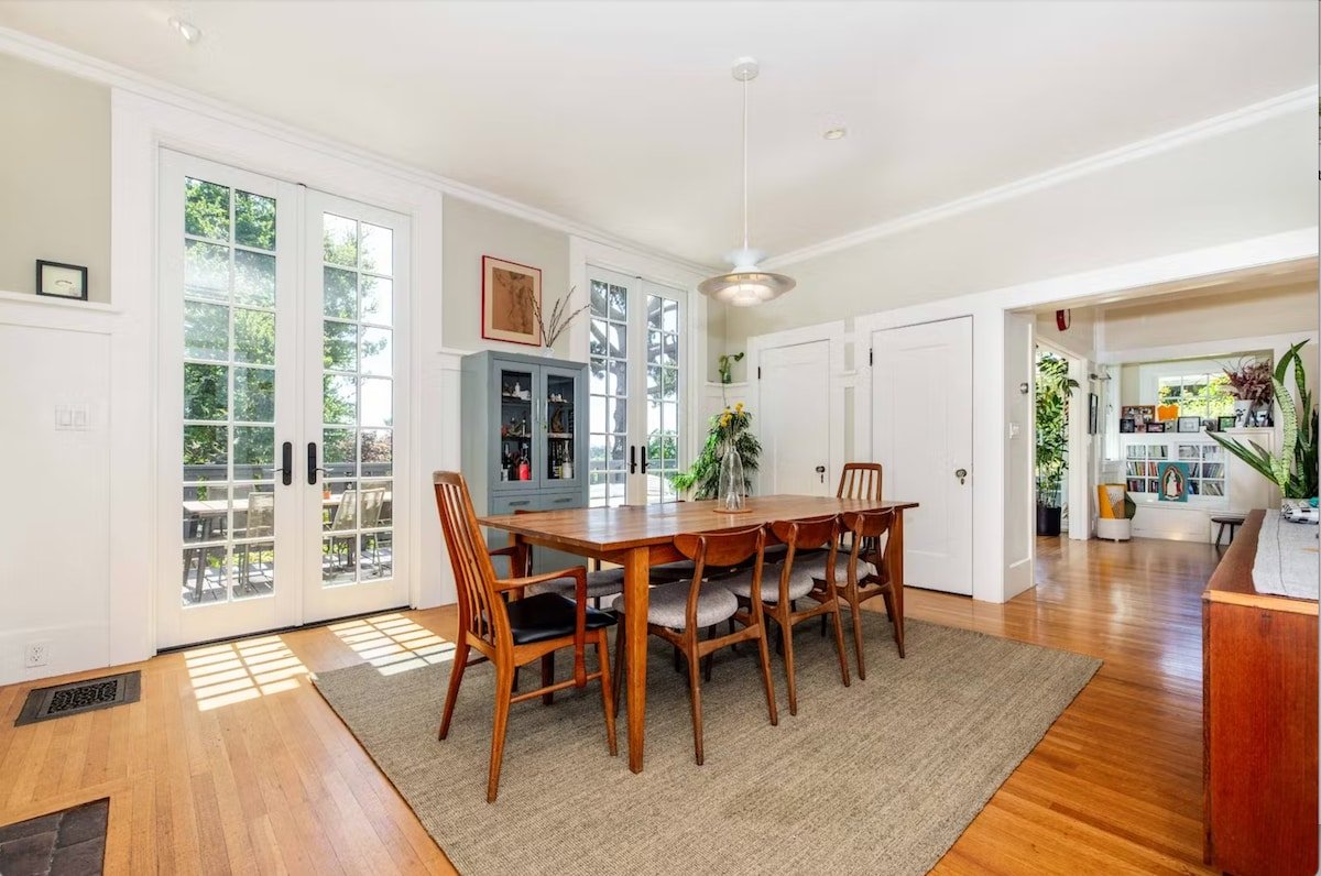 Modern Craftsman 3 Bedroom Home w/ Teak Hot Tub gallery image 5