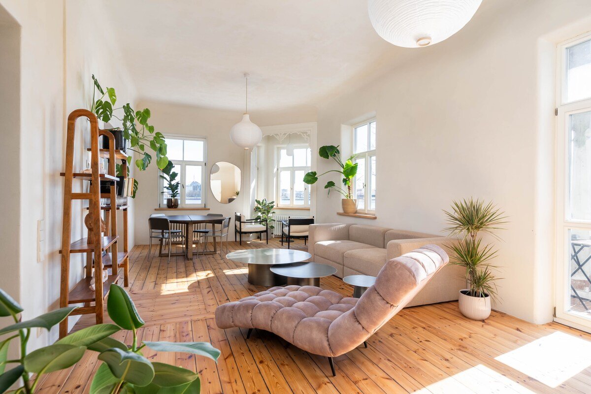 Charming flat | beautiful riverside views gallery image 2