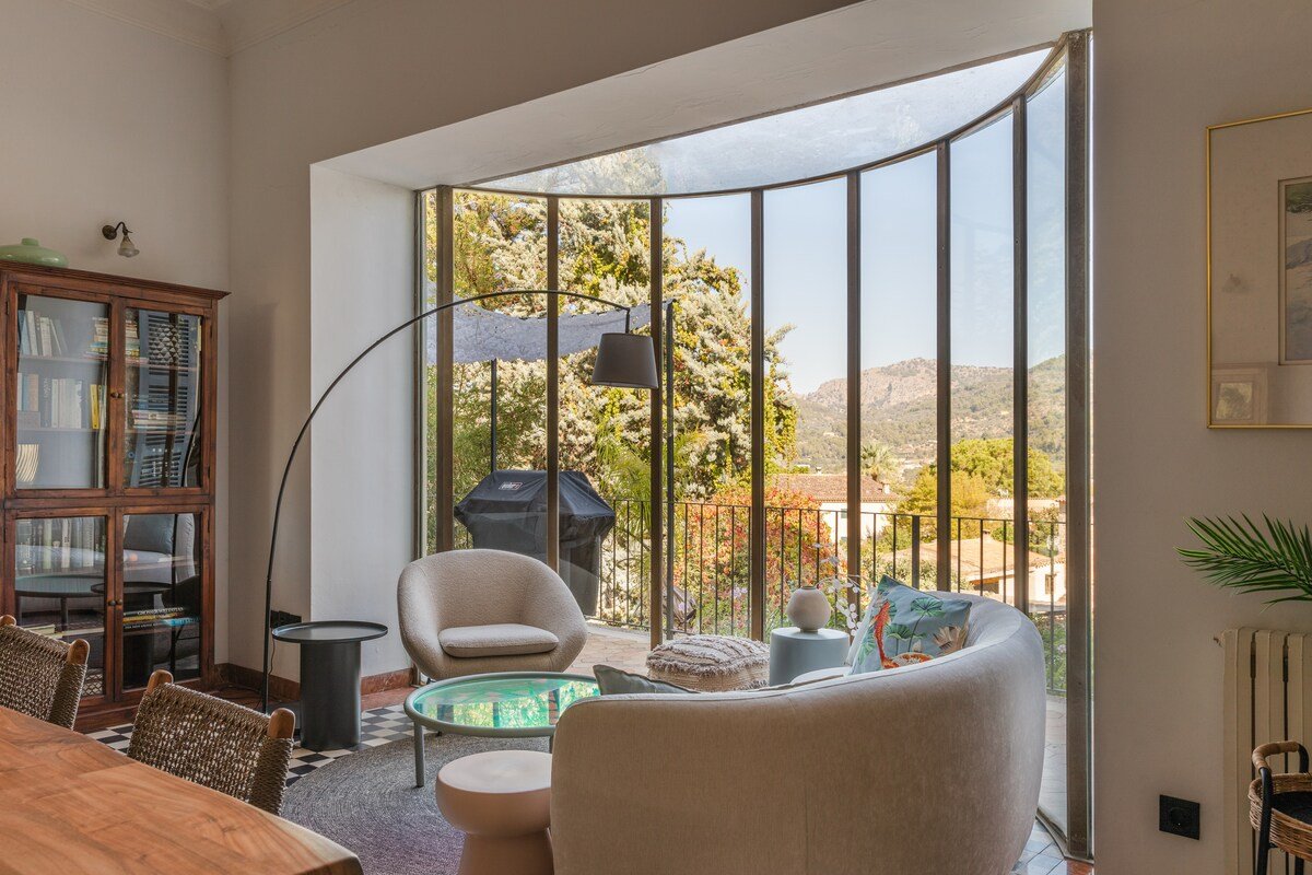 6-bedroom villa with pool, garden & AC in Sóller gallery image 3