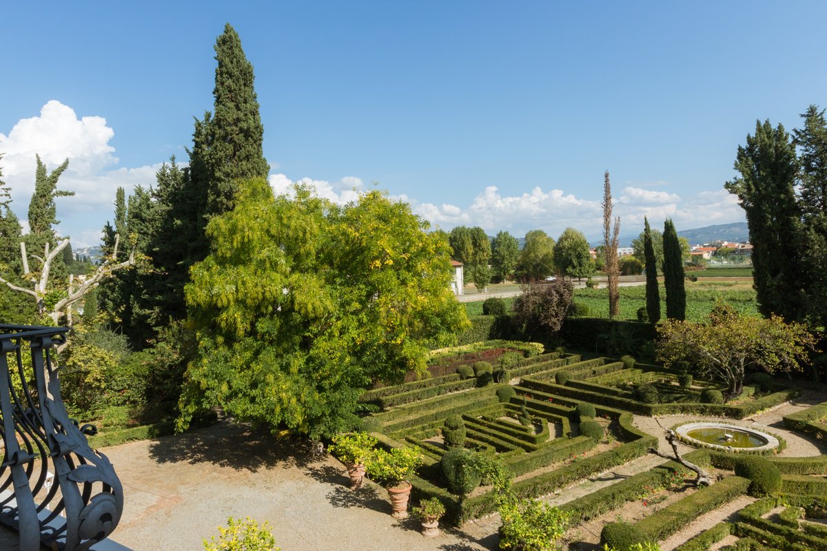 Unique, views on Maze Garden, shared pool, parking
