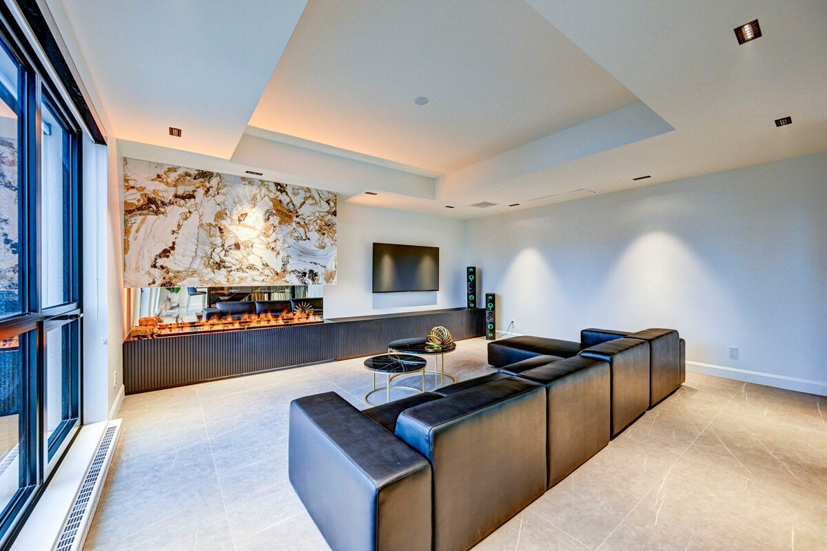 CLUBHAUS Executive Penthouse, Private Rooftop, Sleeps 12+ gallery image 4