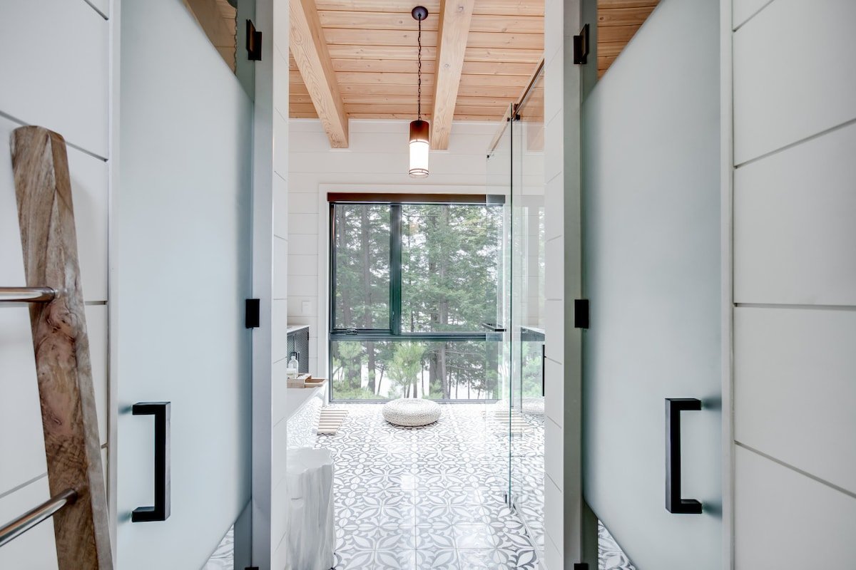 Serene Escape, Lake of Bays gallery image 4