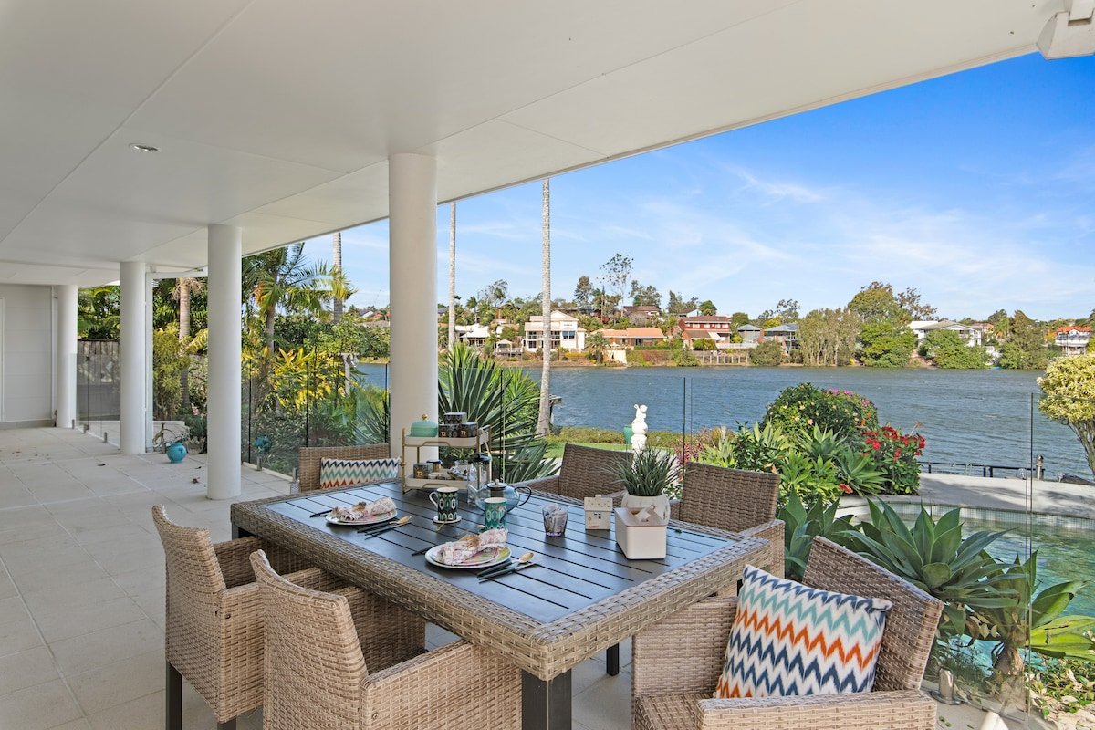 Lakeview Bliss|Black Swans|Golf Retreat in Brissy gallery image 3