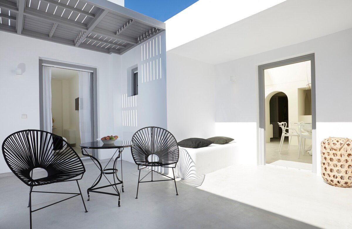 Eolia Kamari Villa gallery image 5