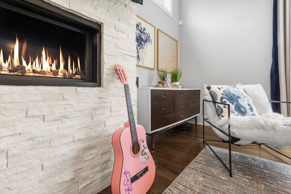 Luxe Modern Home Close to Broadway & the Gulch gallery image 4