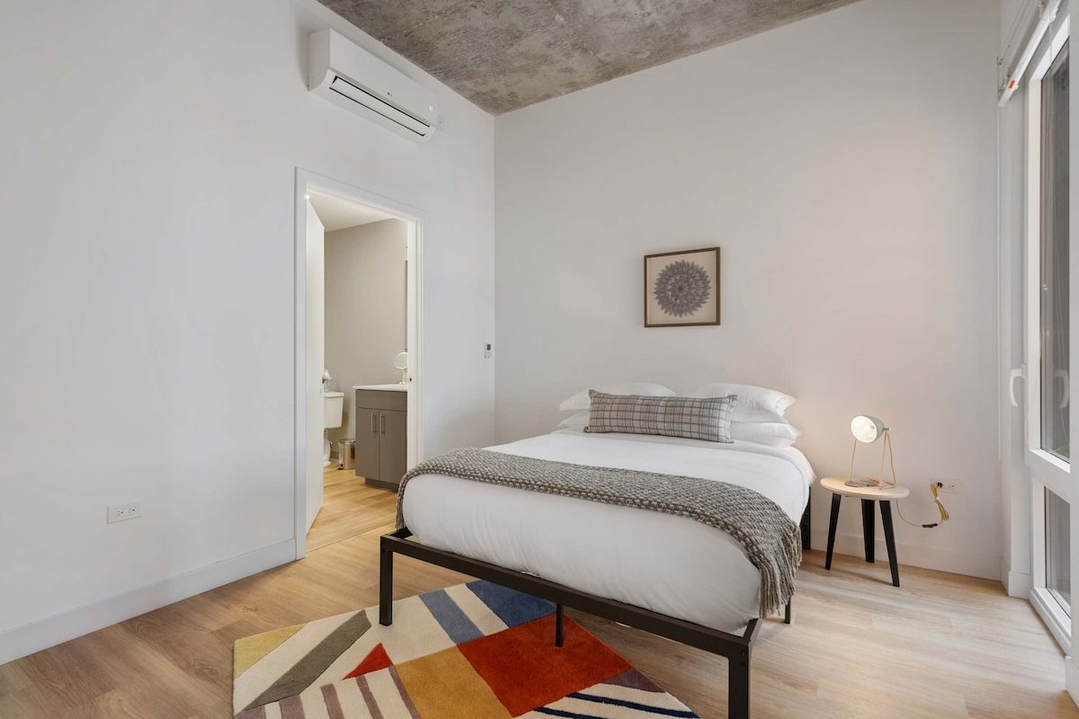 4BR Steps to “L”, Explore City, For Groups gallery image 4