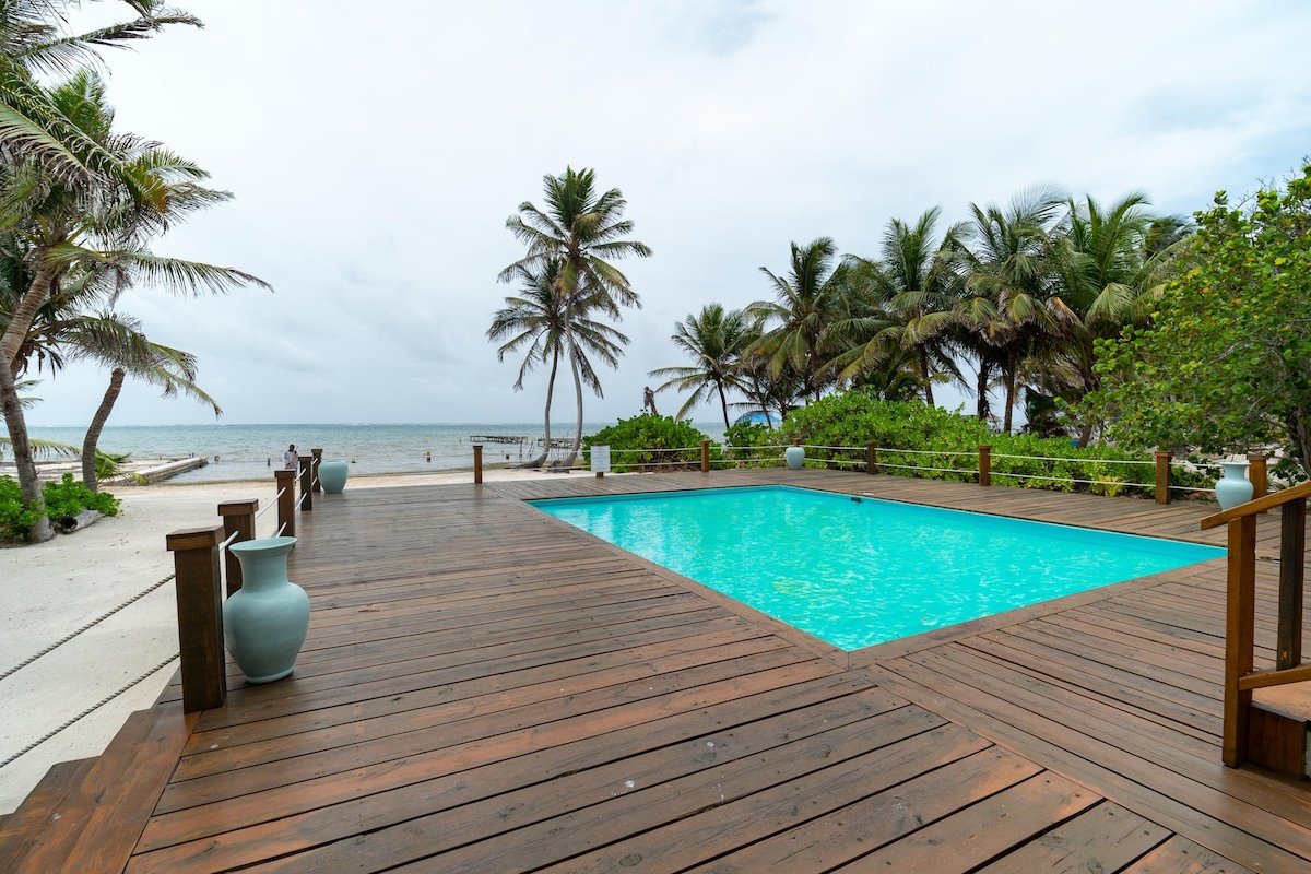 Oceanfront Casa w/Pool & Stunning Sunrise Views gallery image 5