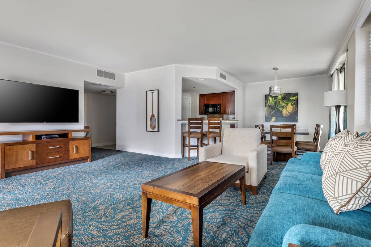 Lagoon Tower! On Waikiki Beach! gallery image 4