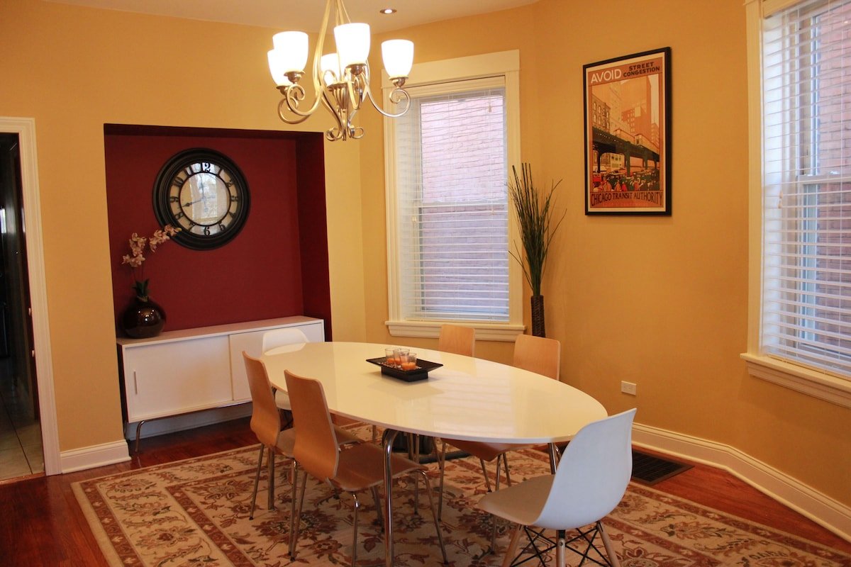 Spacious 5-BR home next to transit! Great area! gallery image 5