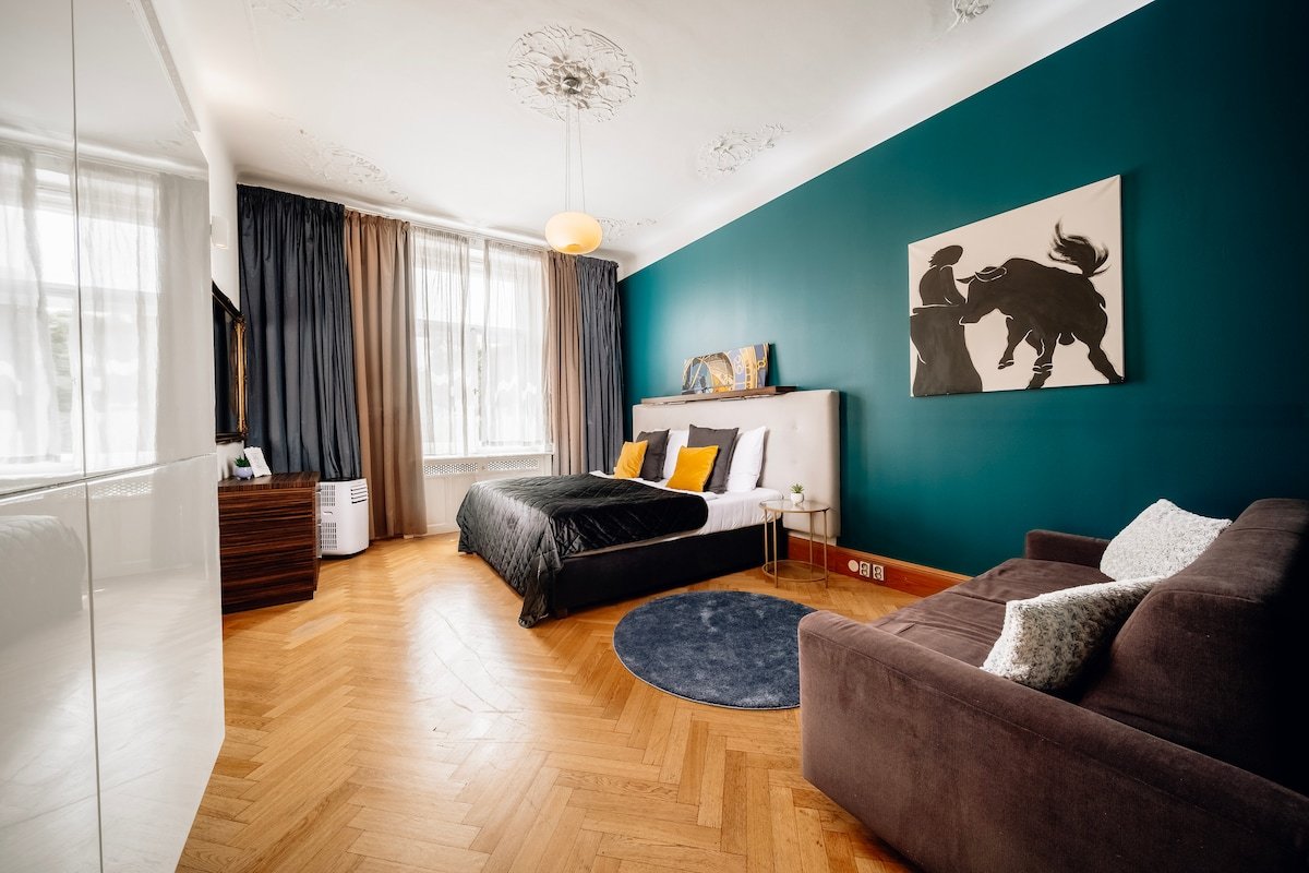 Heritage Haven: Charming 8 guests Jewish Quarter gallery image 2