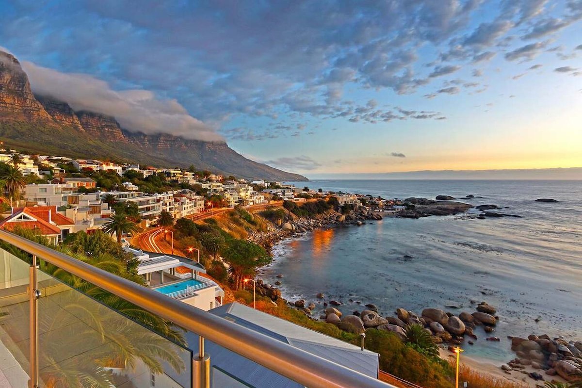 Cape Nights – Stylish Villa, Panoramic Views, Pool gallery image 3