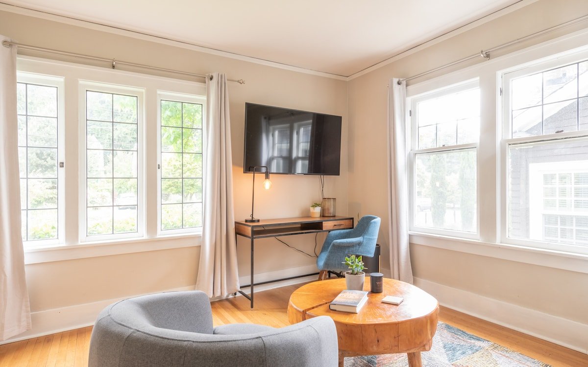 Emerald City Garden Home gallery image 4