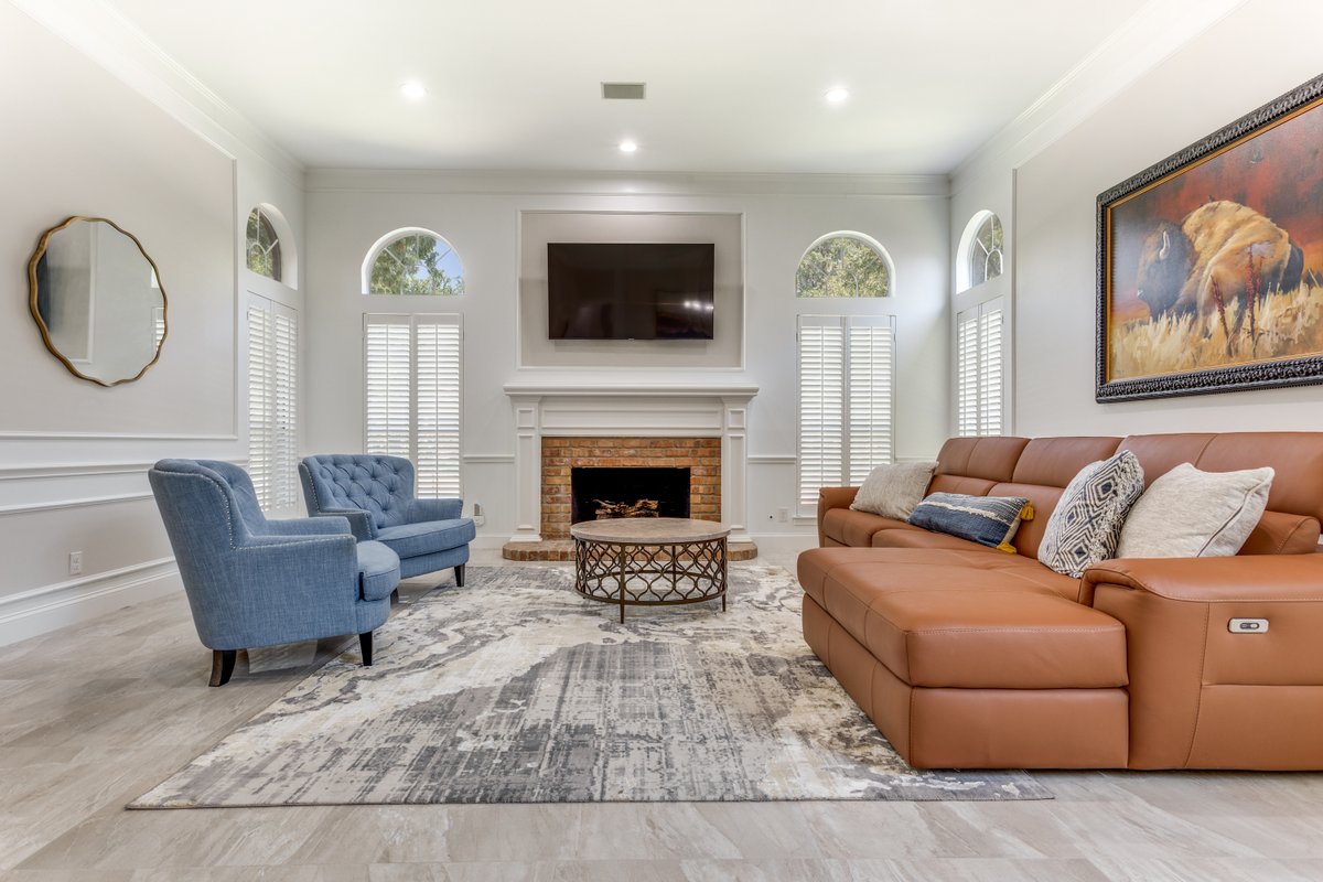 Stylish 4/3 traditional + pool