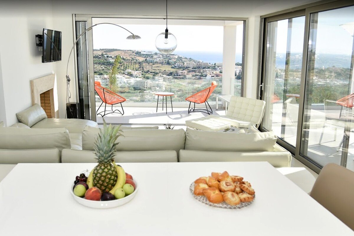 Villa Kallia, 3 BD, 3 BA, private pool, sea views! gallery image 5