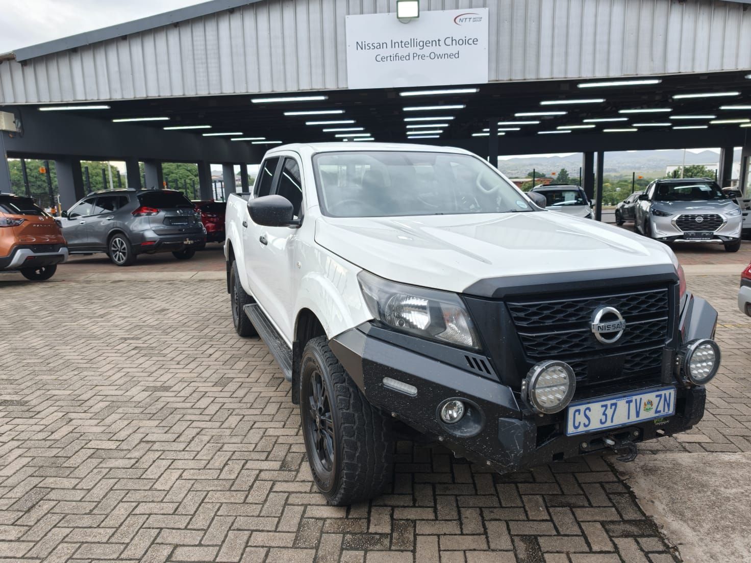 NISSAN NAVARA 2.5DDTI SE PLUS 4X4  for Sale in South Africa