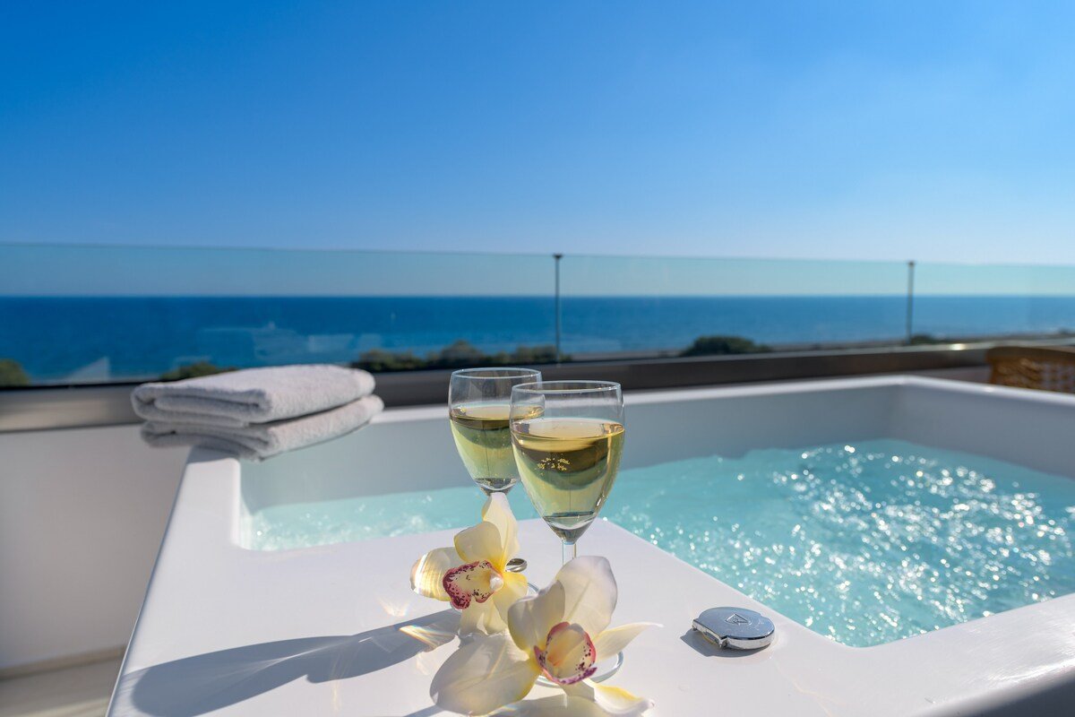 Royal Albatross Beach Front Villa gallery image 3