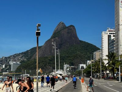 Apartamento em Prédio em Frente a Praia do Leblon