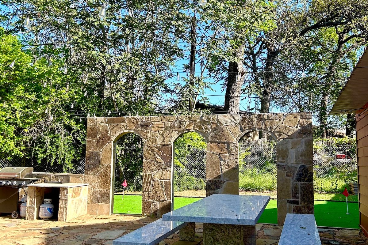 5 min to Stockyards gallery image 5