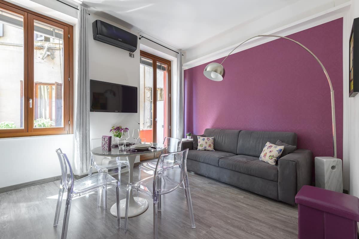 Amazing downtown large group luxury accommodation gallery image 5