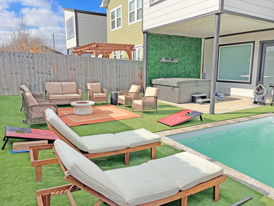 Private Pool w/ Hot Tub Minutes from Broadway