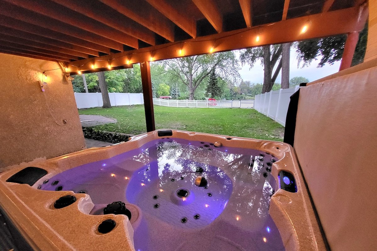 Lake Retreat | Hot Tub |Pool Table | Peaceful| Fun gallery image 3